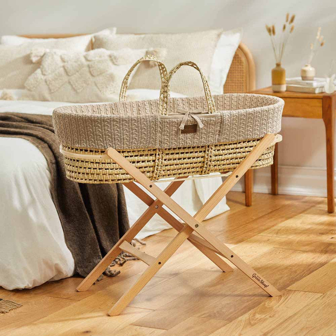 The Little Green Sheep Organic Knitted Moses Basket & Mattress