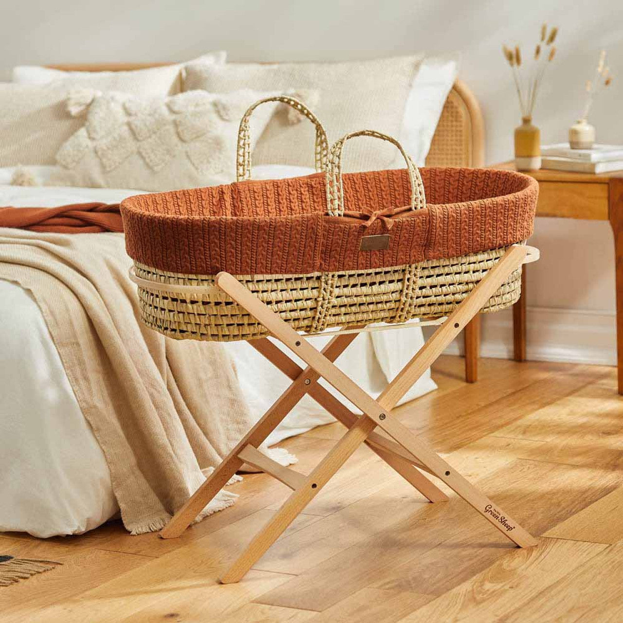 The Little Green Sheep Organic Knitted Moses Basket & Mattress